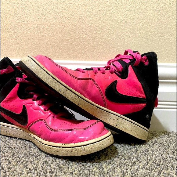 Nike Basketball Shoes - Picture 1 of 3